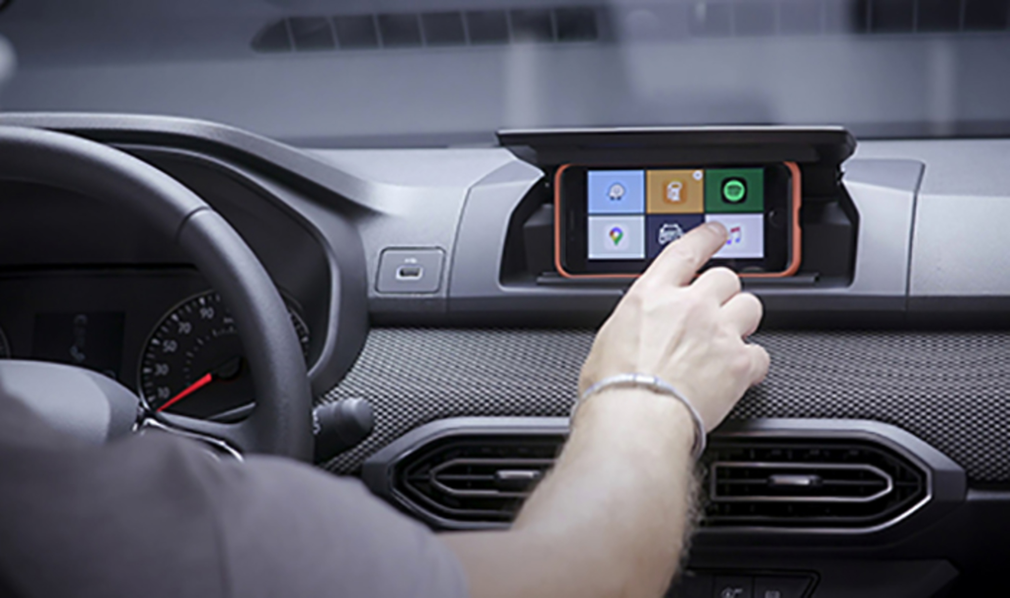 Stāsts: jaunais Dacia Sandero – viedtālrunis kā automašīnas multivides ekrāns