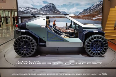 DACIA AUTO IZSTĀDĒ MONDIAL DE L'AUTO KLIENTUS IEPAZĪSTINA AR JAUNO ZĪMOLA IDENTITĀTI
