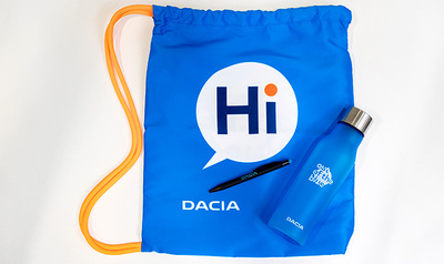 Stilizēta ūdenspīpe, F1 pilota tērps ar autogrāfu, luksus galda futbols un citi neparastākie auto zīmolu radītie produkti